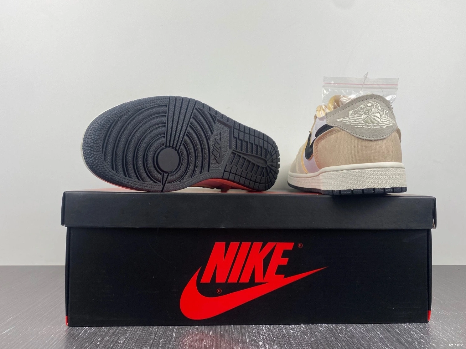 1 Low Jordan DV0982-100 Air 